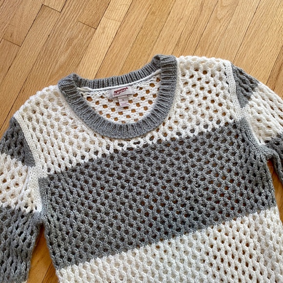 Arizona Striped Open Knit Sweater Gray & White Long Sleeve Size XL Juniors - Picture 4 of 8